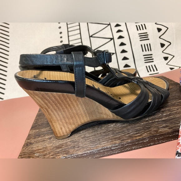 Like New, KENNETH COLE REACTION Heels Size 7 WEDGE DRESS FORMAL 👗 LEATHER BLACK - Picture 2 of 7